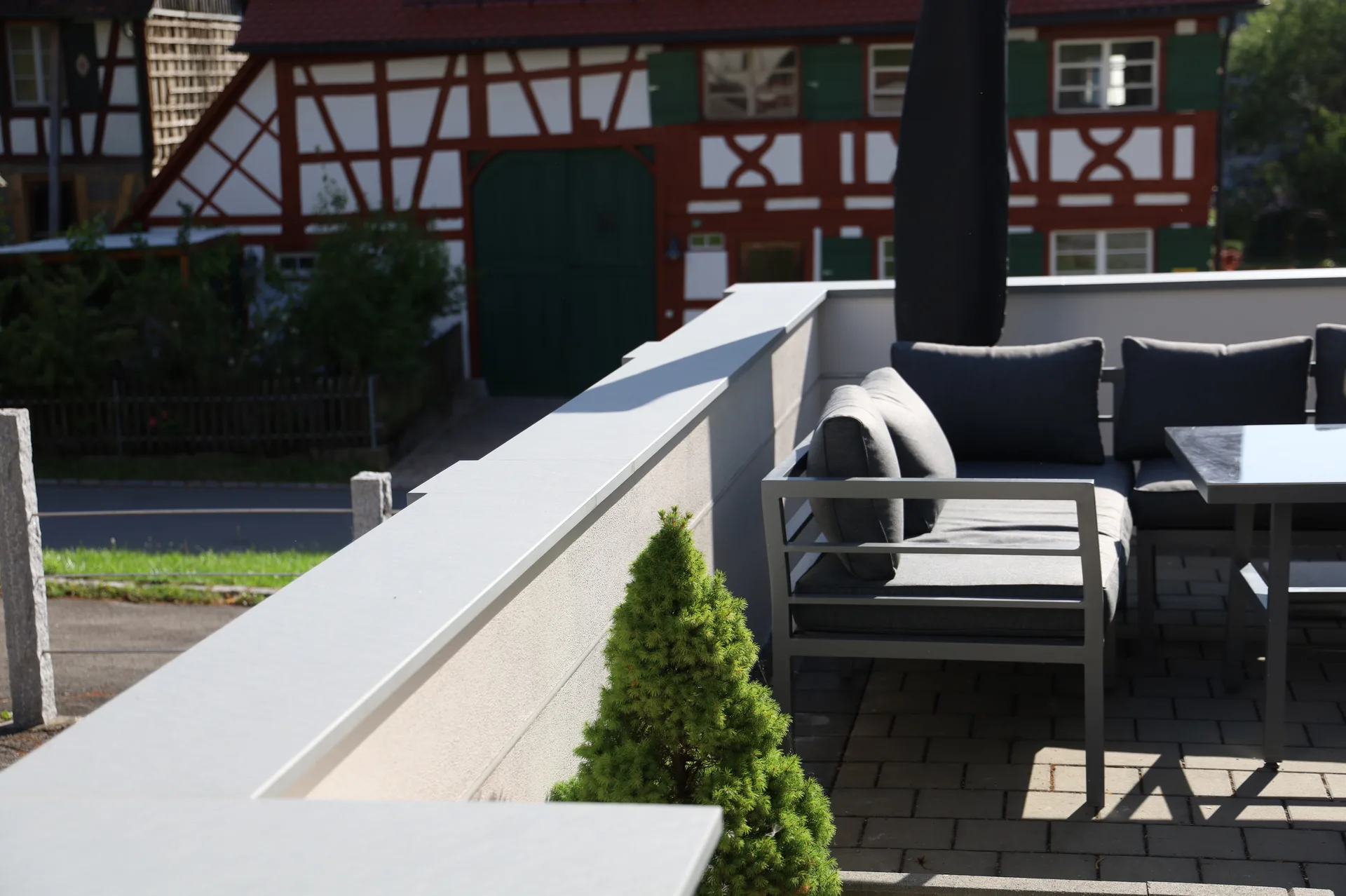 Terrassenummauerung mit Außenputz — Altbausanierung in Überlingen am Bodensee